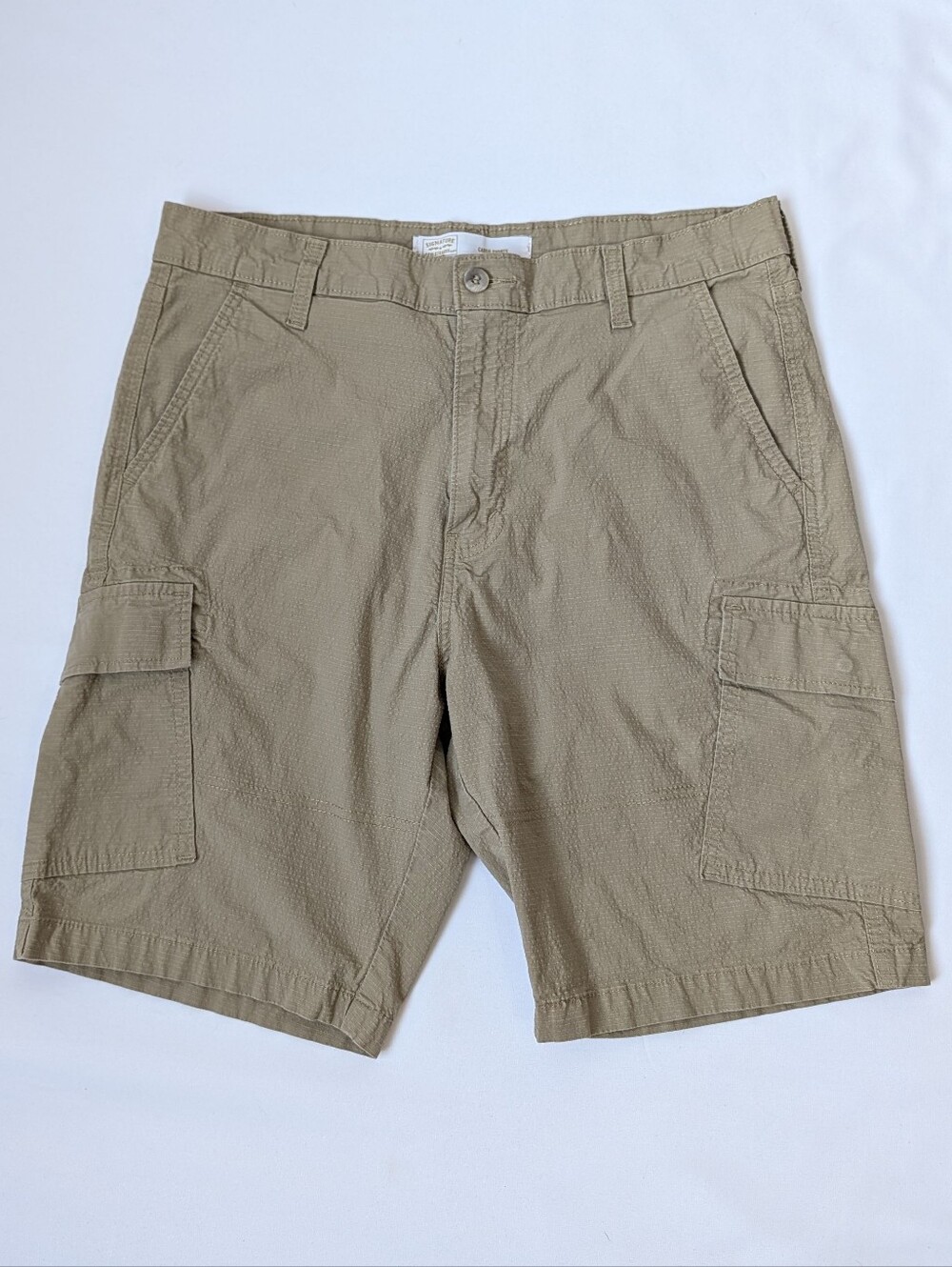 Signature by Levi Strauss Khaki Cargo Shorts Men's Size 34 Comfy Stretch Casual